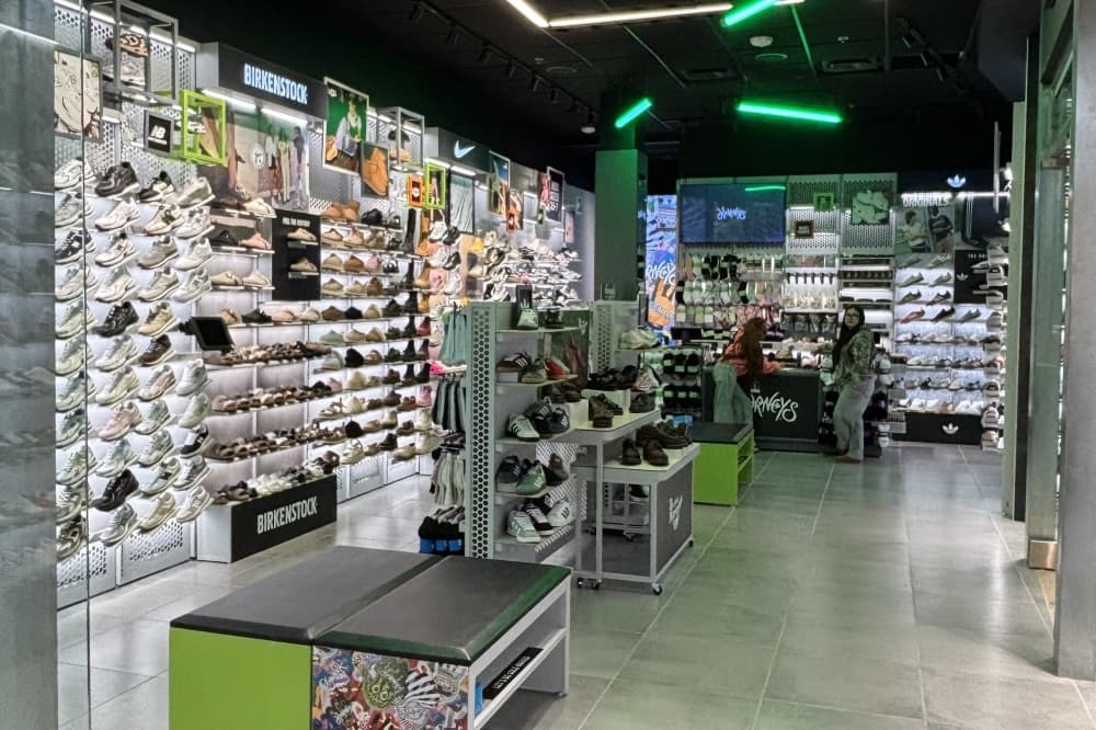Journeys completes storefront renovation in First Colony Mall