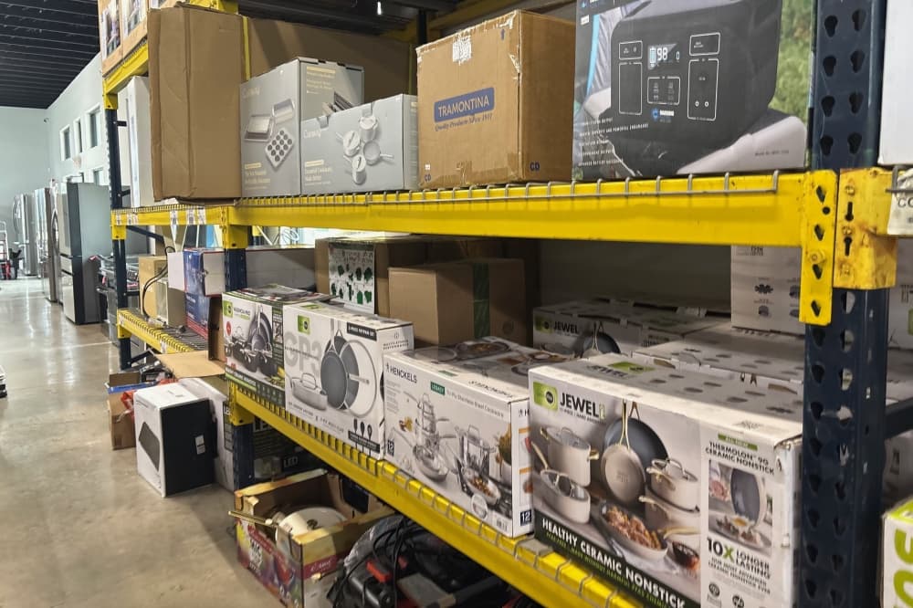 Image of cookware merchandise on shelves at Elite Outlet Store. 