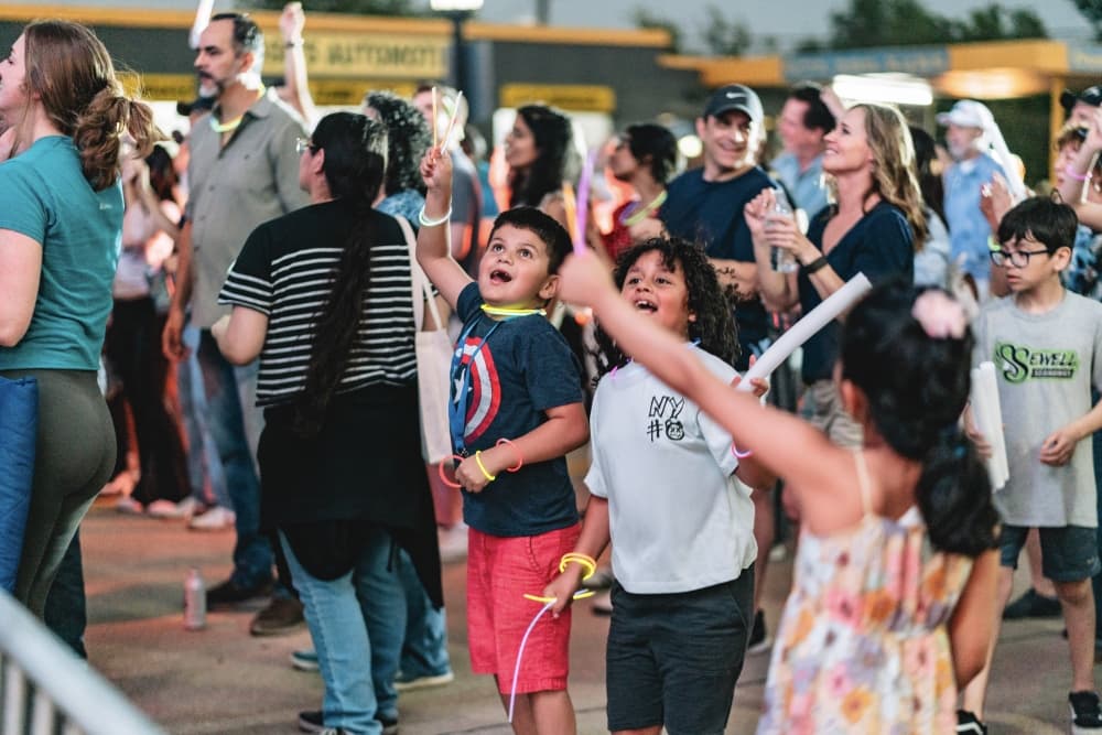 kids dancing with glowsticks