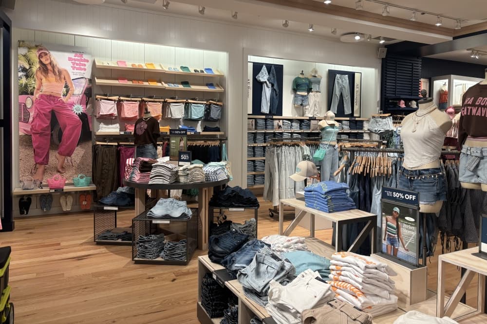 American Eagle undergoes renovations in First Colony Mall