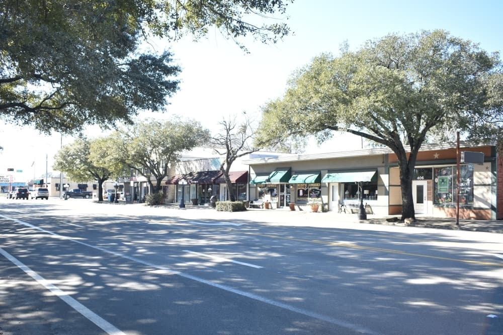 Tomball City Council approves construction of downtown bollards