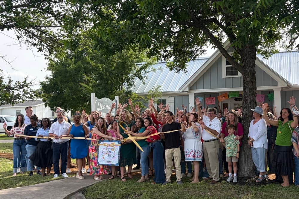 State recognizes Leander Chamber of Commerce during ribbon-cutting ceremony for new office