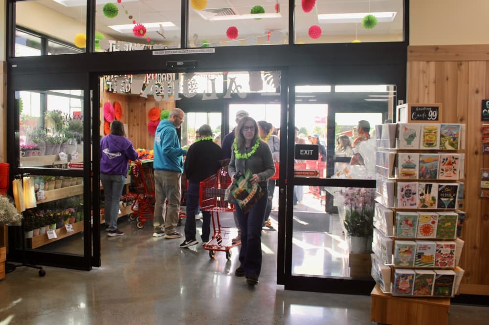 People walking in to Trader Joe's