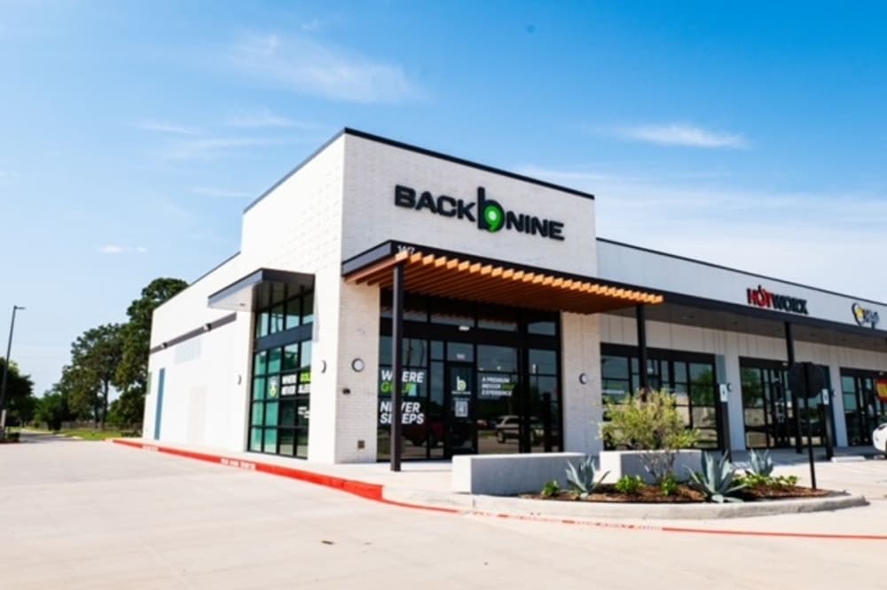 The Back Nine indoor golf facility now open in Tomball