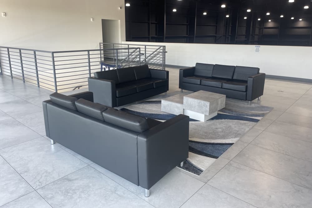 There is a waiting area in the mezzanine at TopShot where family members can watch players from an elevated vantage point. (Courtesy TopShot)