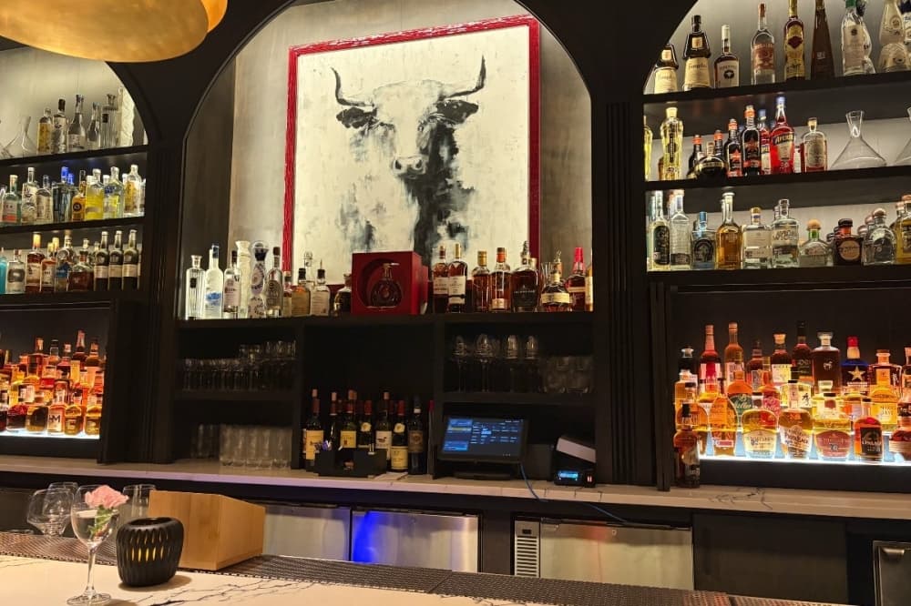 bar in Westlake