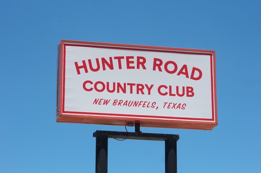 Hunter Road Country Club bar and grill now open in New Braunfels
