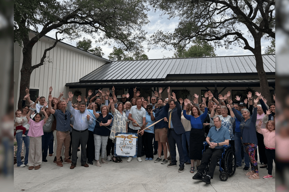 Leander location ribbon cutting