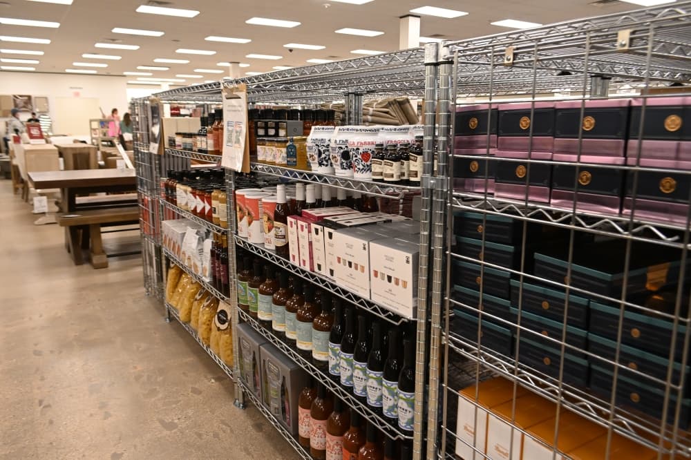 The Williams Sonoma and Pottery Barn outlet stocks a selection of cookware and other kitchen items. 