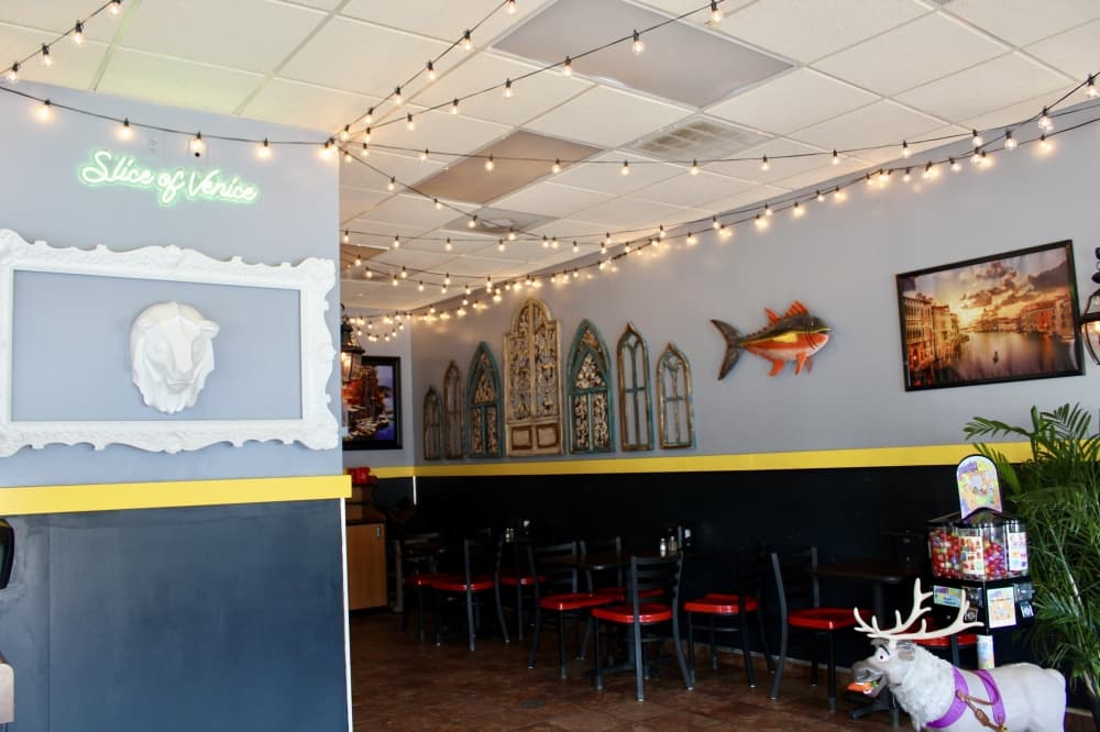 Slice of Venice is located in a family-friendly atmosphere. (Jovanna Aguilar/Community Impact)
