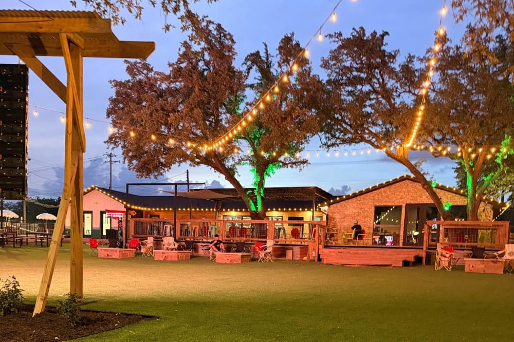 Neighborhood bar The Lucky Duck opens second location in South Austin