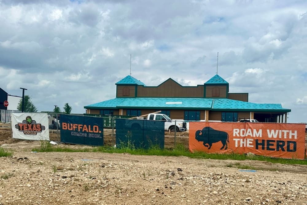 Bastrop's Texas Roadhouse sets late July opening