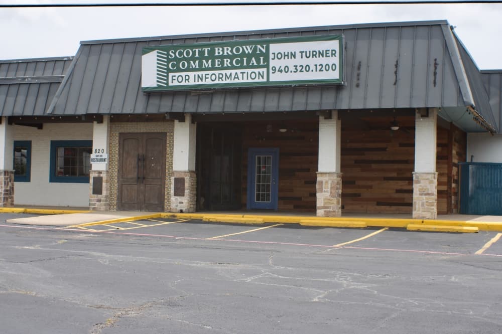 The former Milpa Kitchen space is available for lease, according to signage on the building. (Adam Doe/Community Impact)