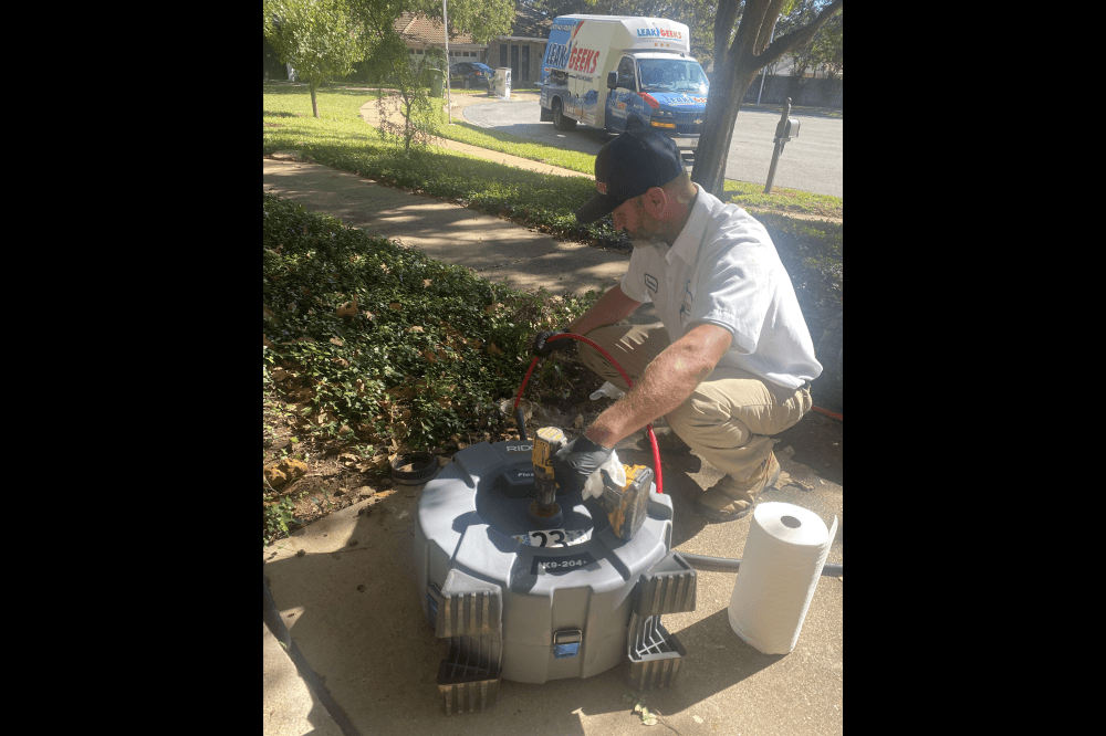dfw plumber working