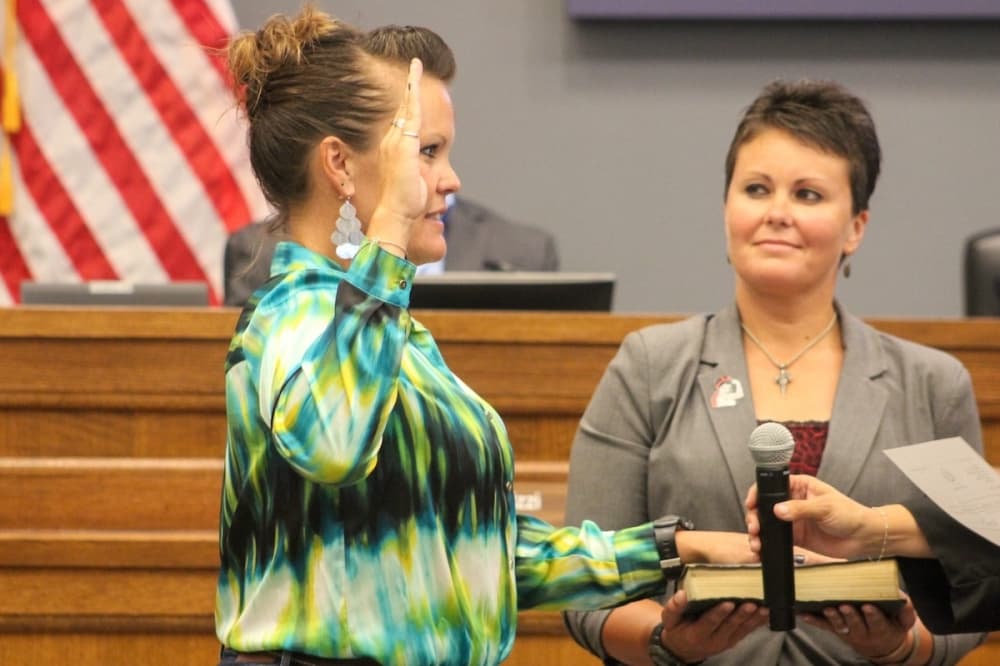 Nikki Shaw sworn in as New Braunfels District 6 council member