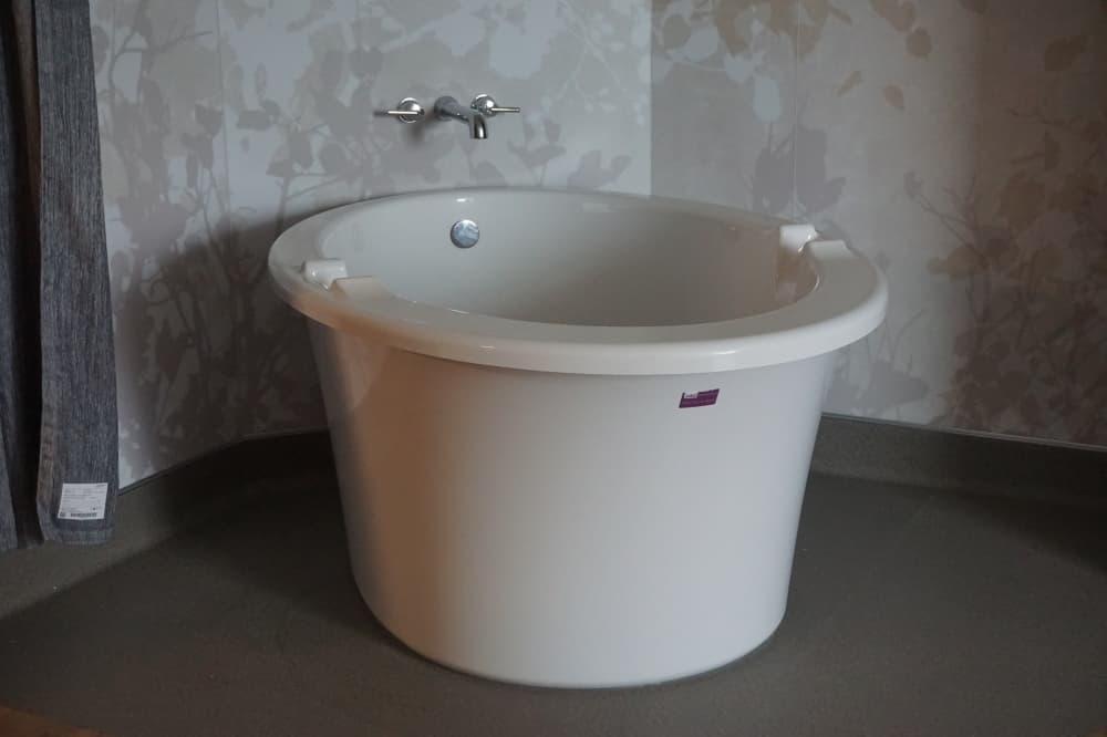 A soaking tub in one of six low-intervention birth suites at the new Ascension Seton Women's Hospital, designed for patients who prefer a birth-center-like experience. (Jessica McLaren/Community Impact)