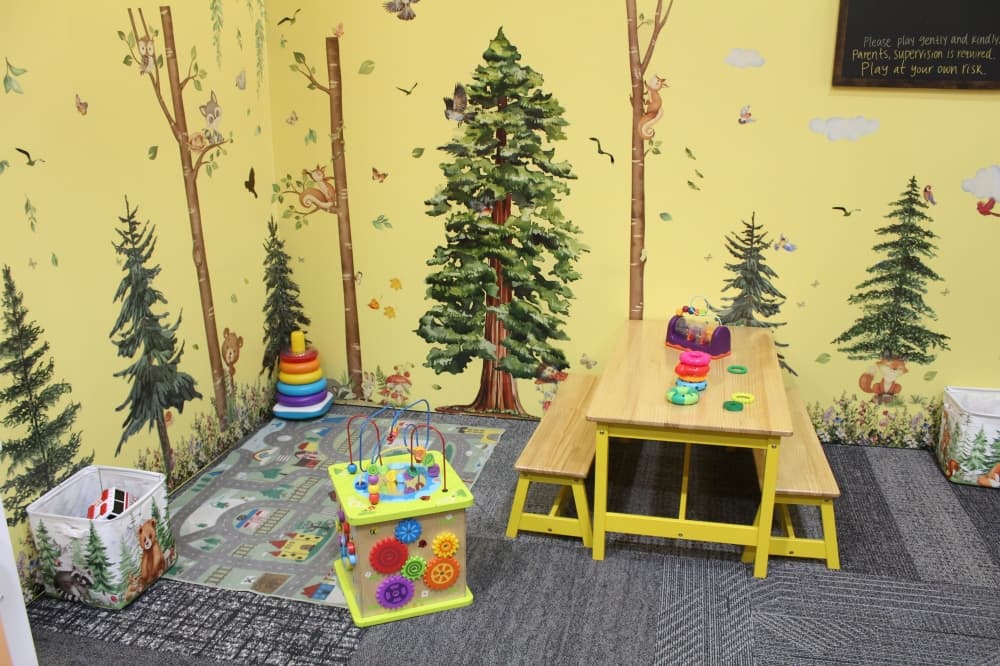 Tiny Texan Exchange offers a play area for children. (Jillian Nachtigal/Community Impact)