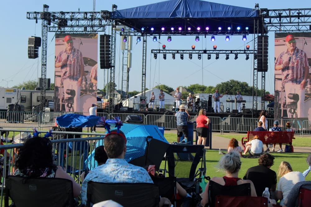 People watching live music