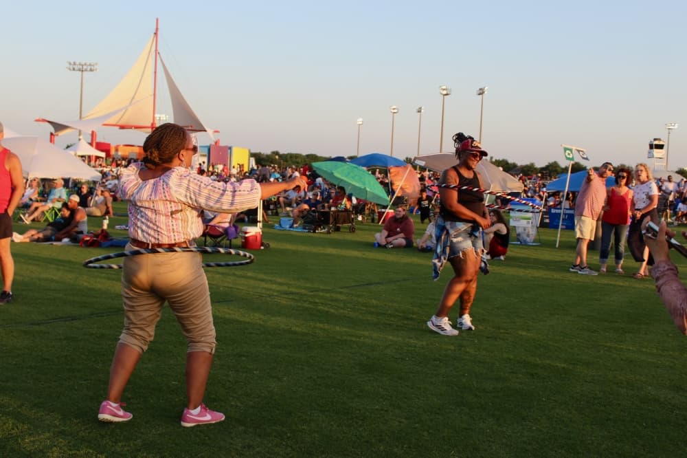 People hula hooping