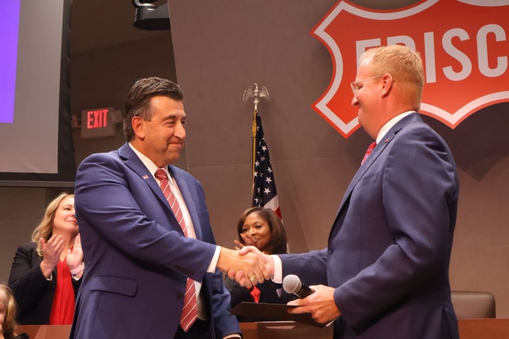 Frisco swears in new mayor