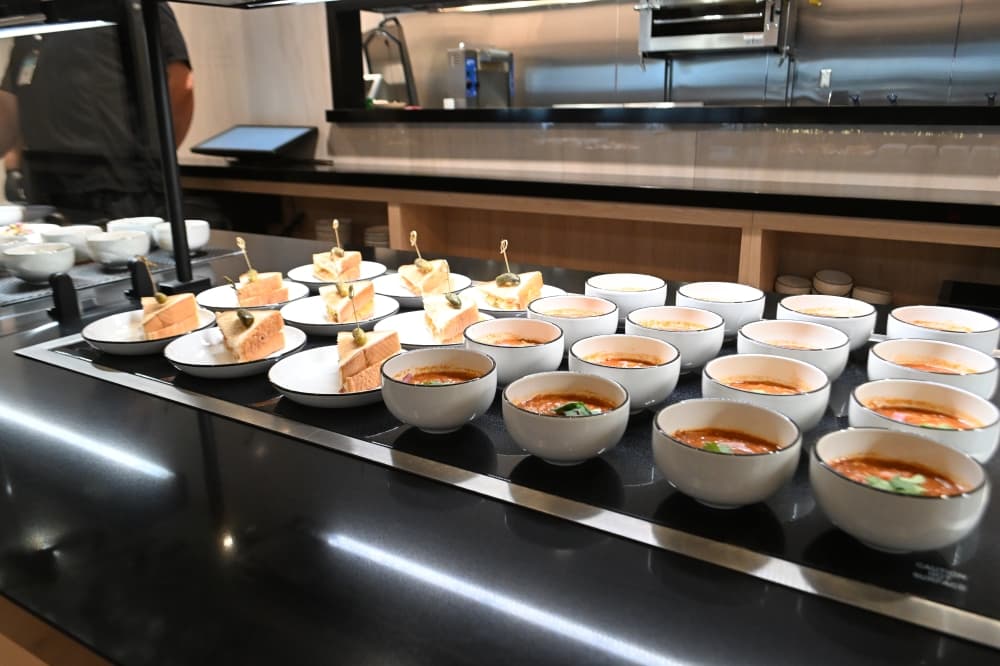 Food within the lounge is provided through a partnership with Dallas-based restaurant Encina. 