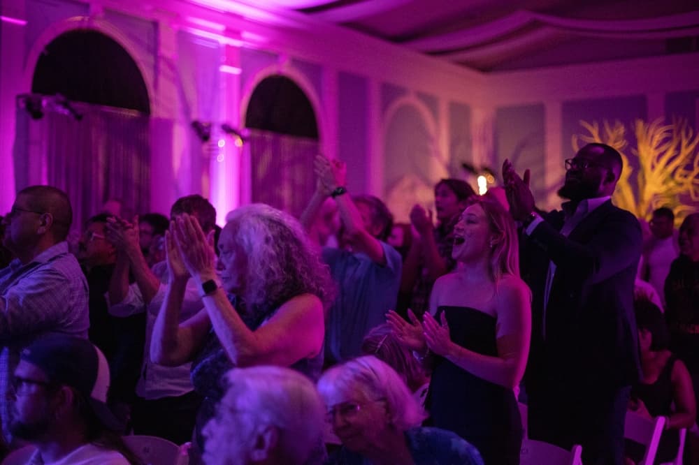 audience wtaching jazz artists