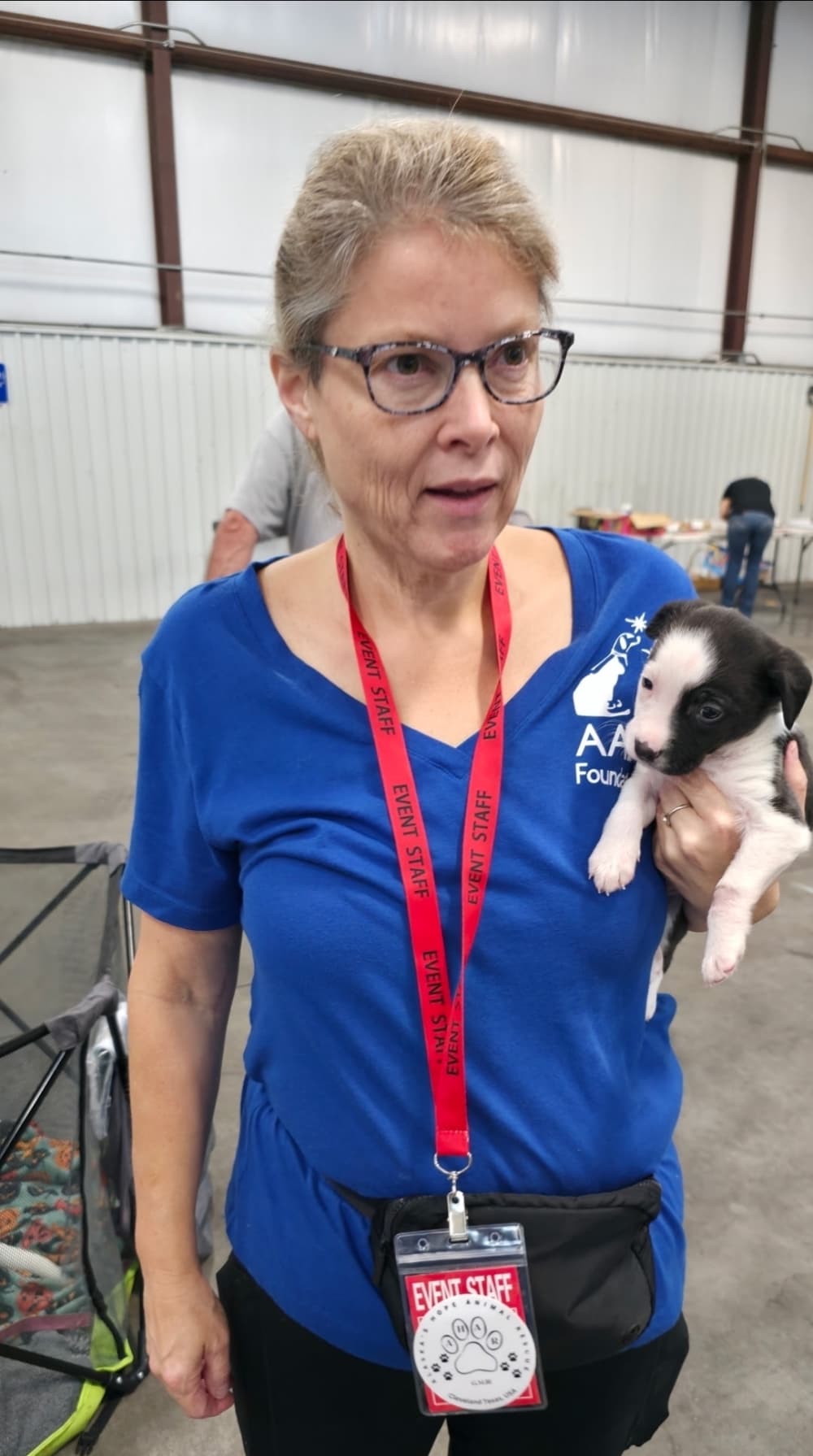 AABY Foundation Medical Coordinator Kerri Larson holds a puppy who is about to receive a vaccine at one of the AABY Foundation's low-cost vaccination clinics. (Courtesy AABY Foundation)