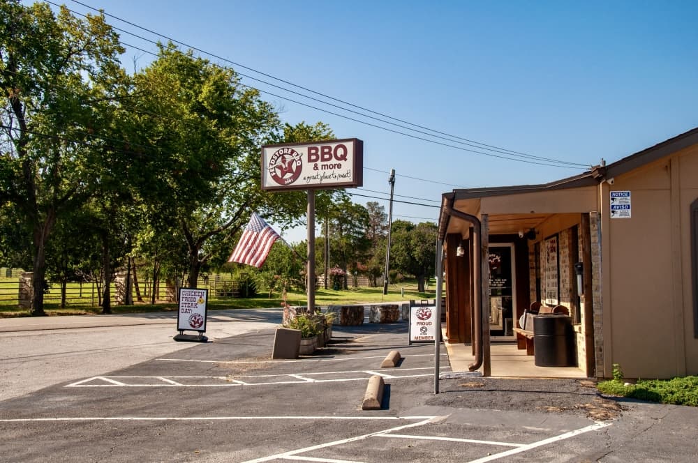 Feedstore BBQ celebrated its 25th anniversary in 2026. 