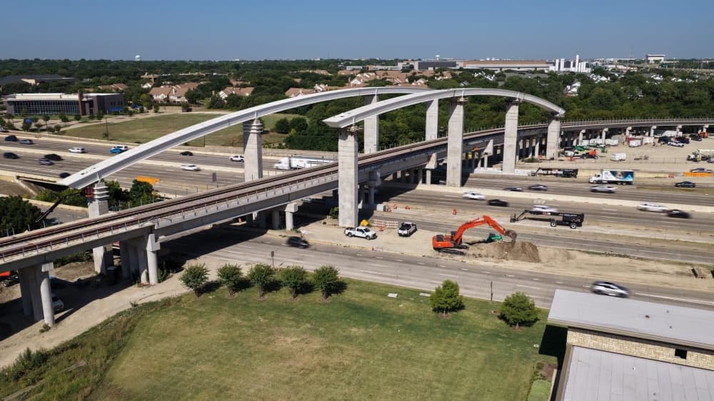 Arches installed over Richardson’s US 75 DART bridge, lighting additions underway