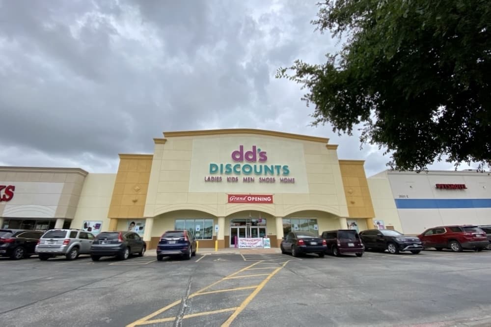 Large discount store prepares to provide savings to Houston residents with new store