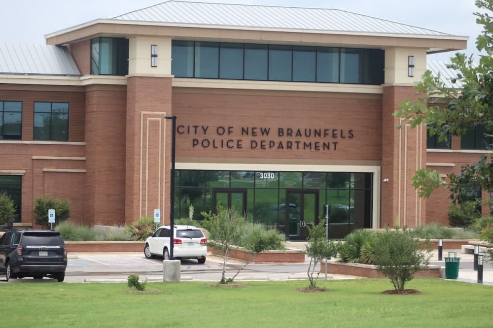 New Braunfels selects law firm to investigate building issues at police department headquarters