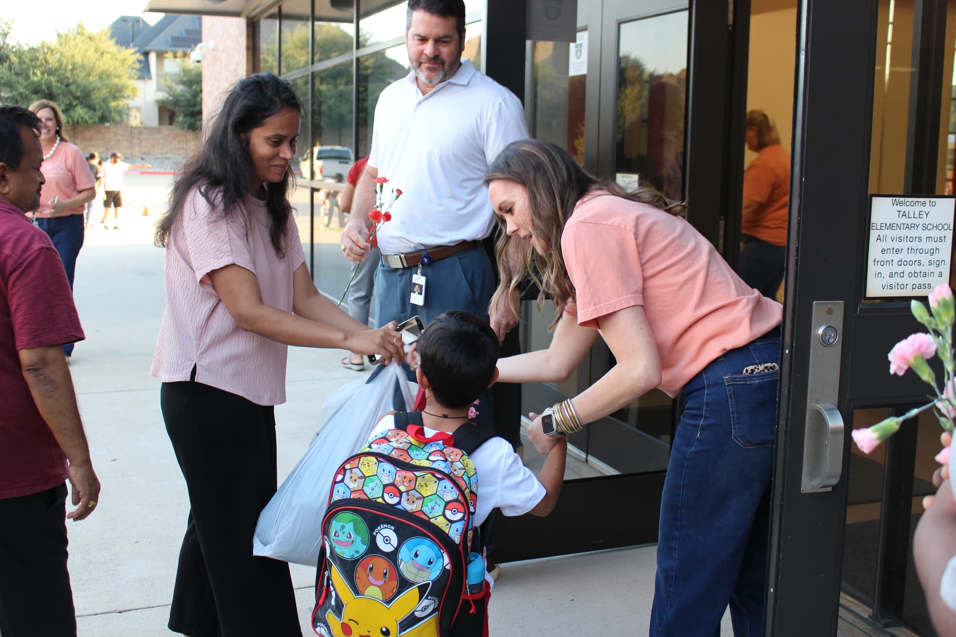 Teachers and staff welcome students to Talley Elementary School on Aug. 12. (Samantha Douty/Community Impact)