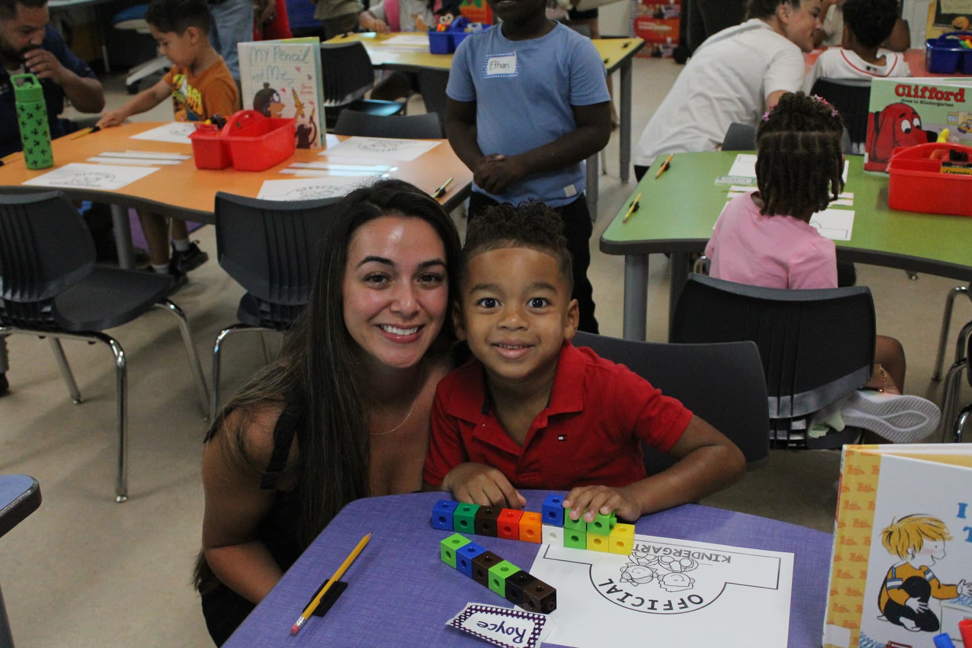 A student poses with his mother in a classroom at Carpenter Elementary School. (Jillian Nachtigal/Community Impact)