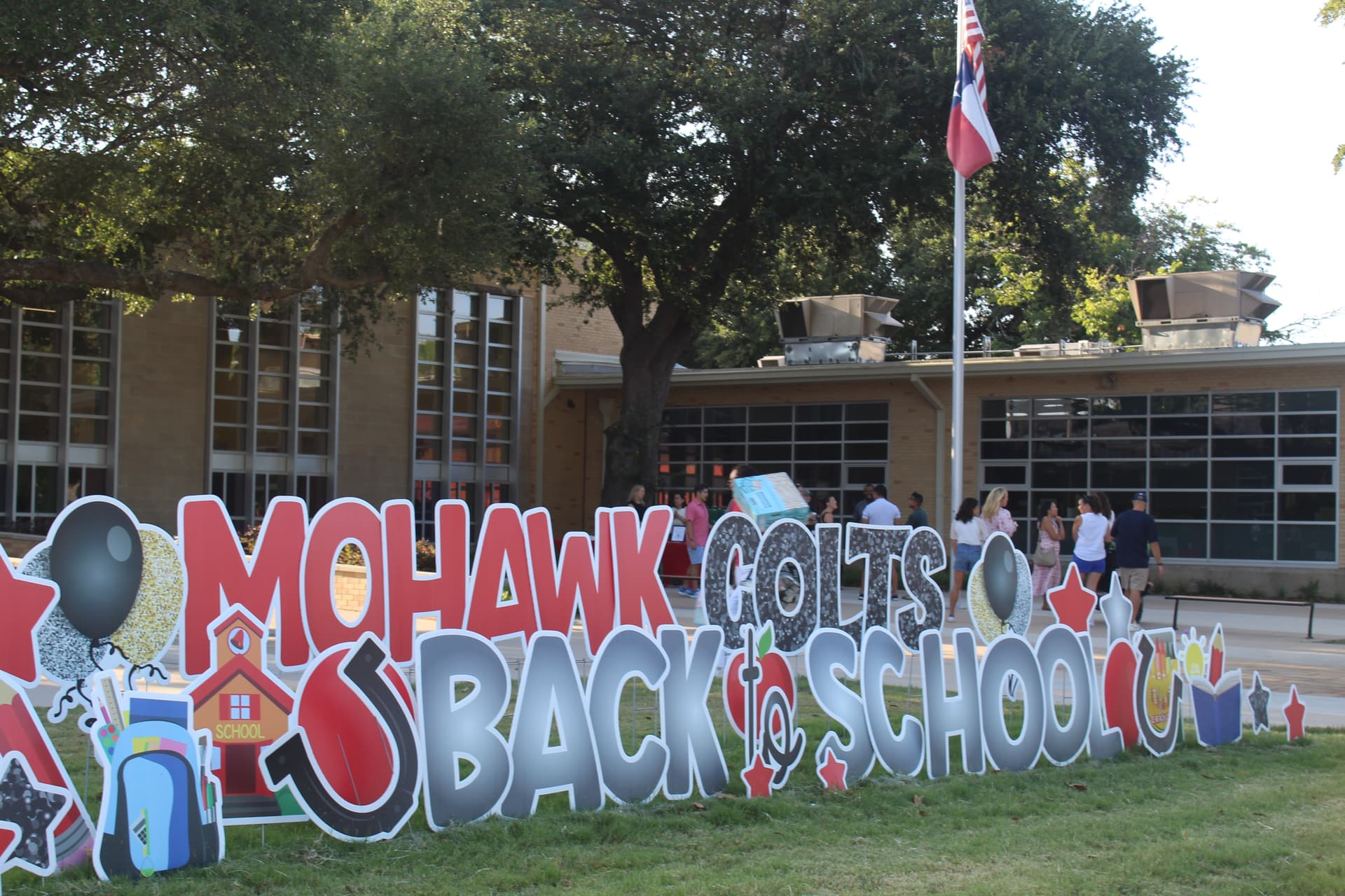 Mohawk Elementary School welcomed students back to campus on Aug. 12. (Isabella Zeff/Community Impact)