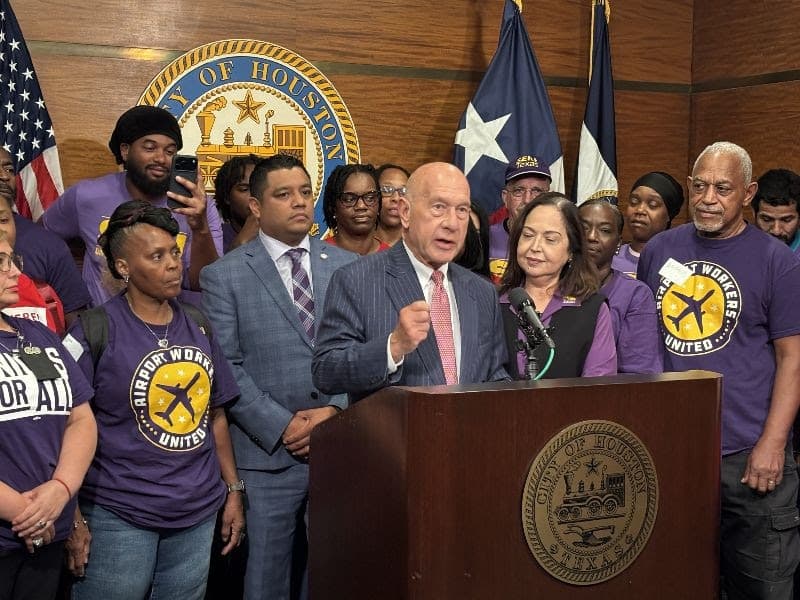 Houston airport workers receive $5 minimum wage increase