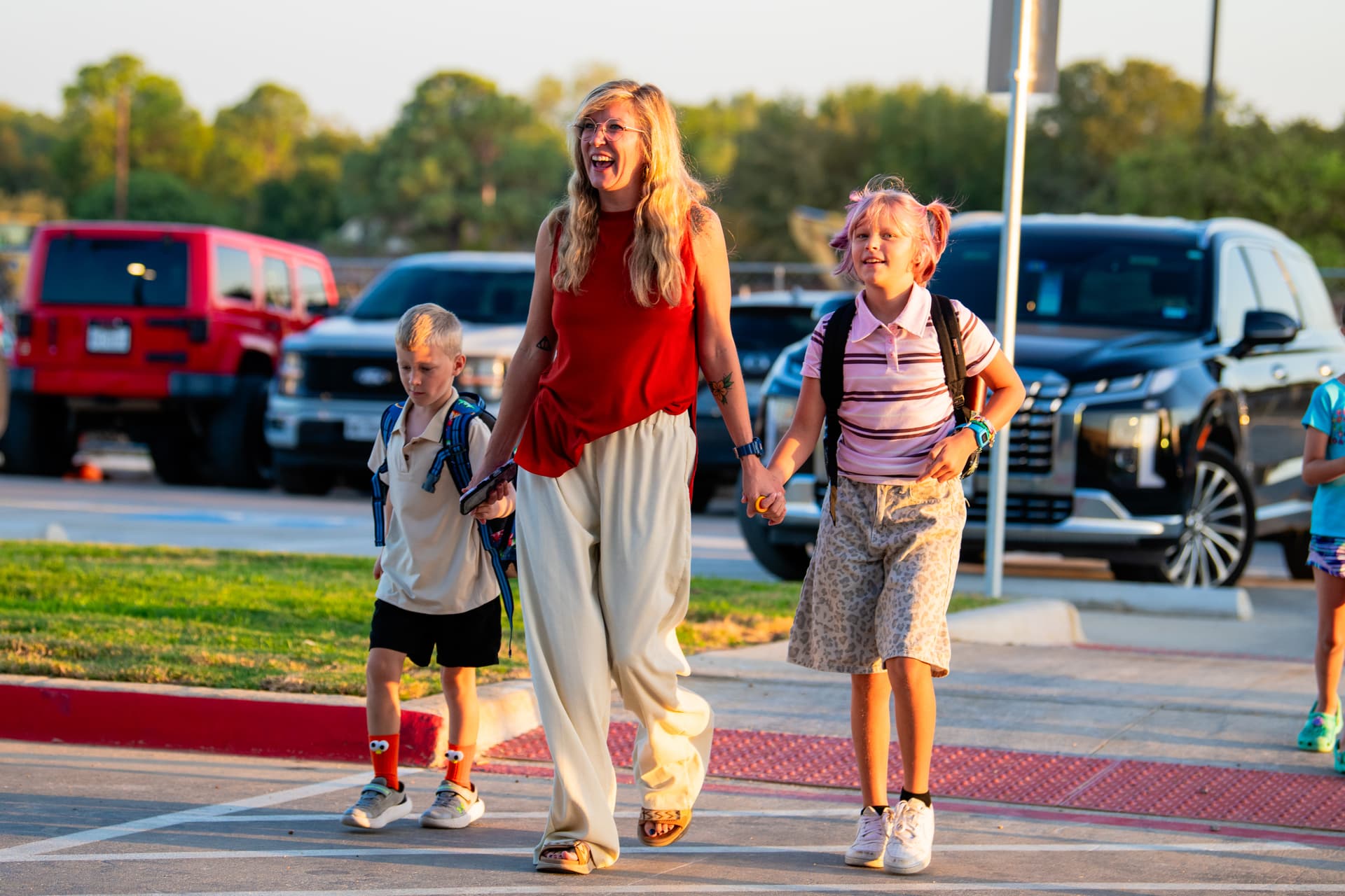 Parents walk students to Borman Elementary School during the first day of school on Aug. 13. (Sara Carpenter/Community Impact)