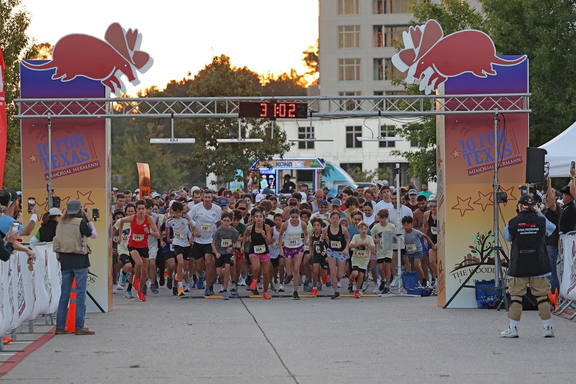 Runners line up ahead of Memorial Herman's 10 For Texas marathon.