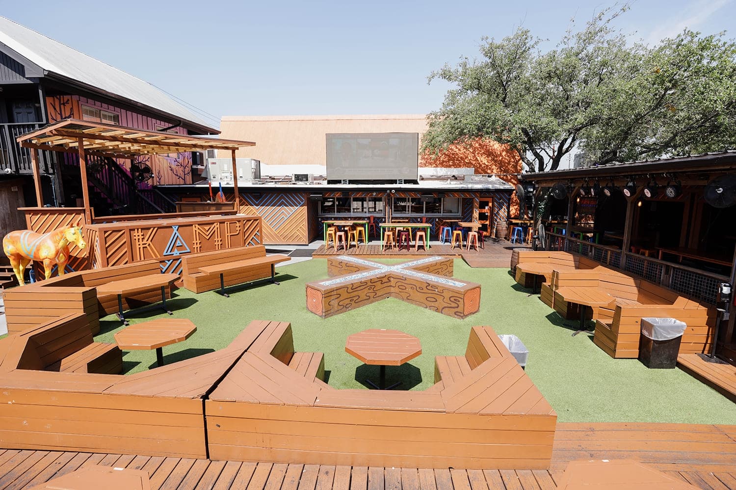 Indoor/outdoor restaurant and lounge Kamp closes
