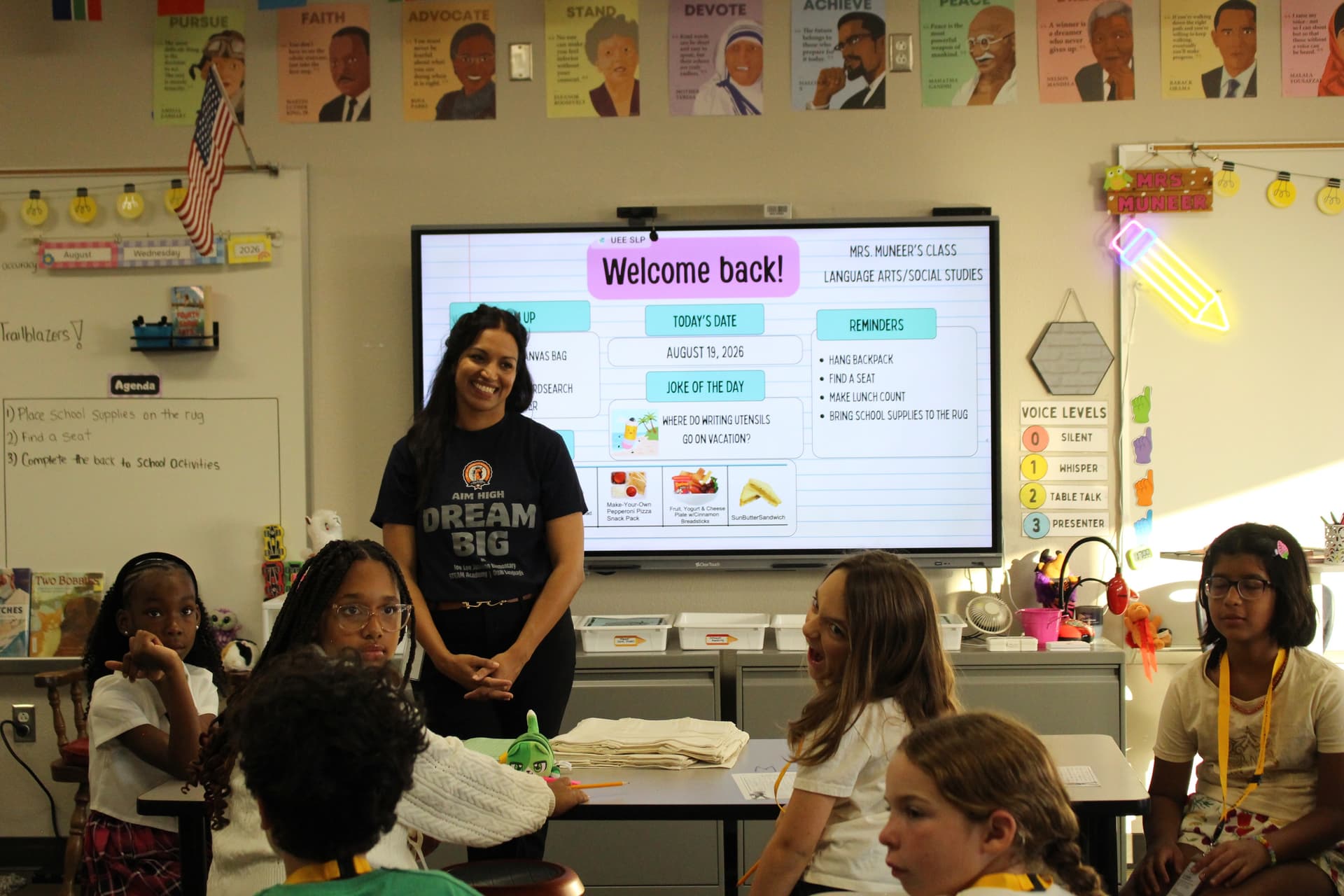 Fourth Grade Teacher Sana Muneer leads her classroom on the first day of school. (Brooke Sjoberg/Community Impact)