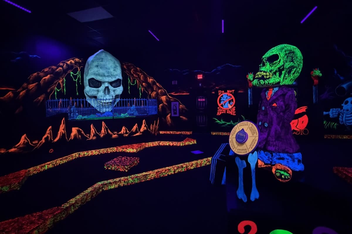 Mini golf skulls