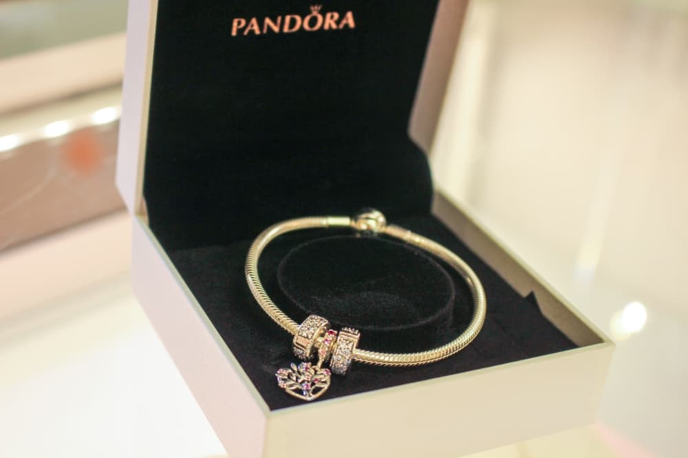 Pandora sells customizable jewelry at Gates of Prosper