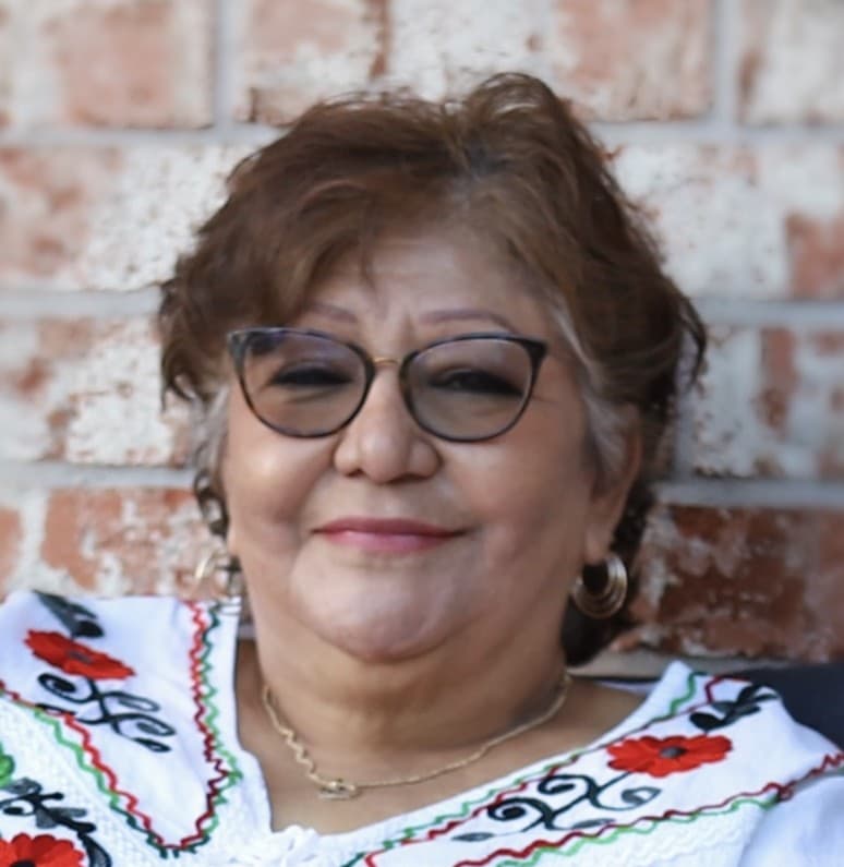 Elizabeth Vences (R)