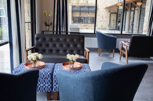 Wine, beer lounge Sloan + Parker celebrates 1-year anniversary