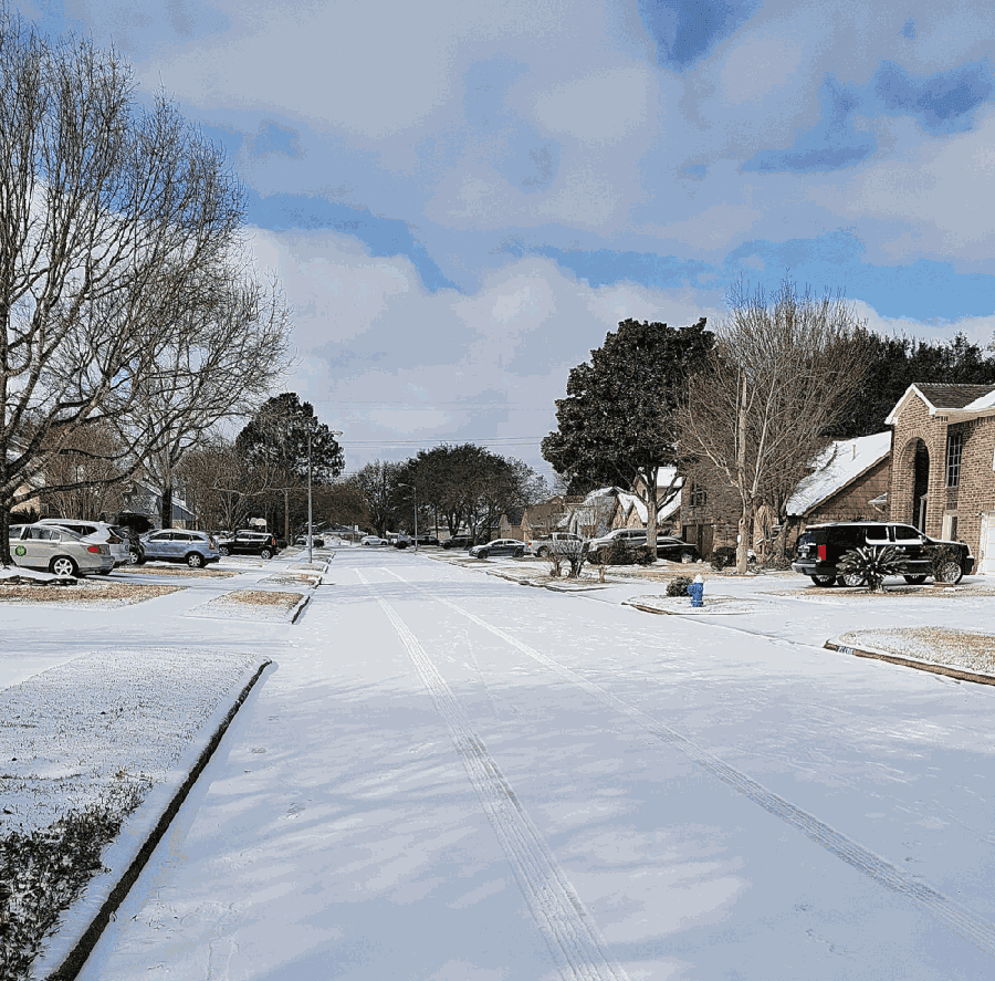 'It's very deadly': Fort Bend County residents urged to stay home, off roads in winter weather