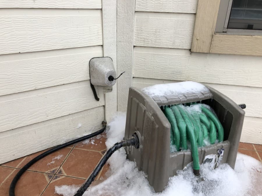 West Travis County Public Utility Agency asks customers to conserve water; Lake Travis Fire and Rescue receives influx of burst-pipe calls