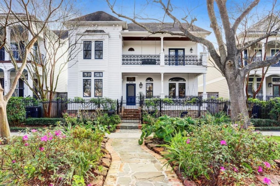 Average Houston single-family home price jumps 20% in March
