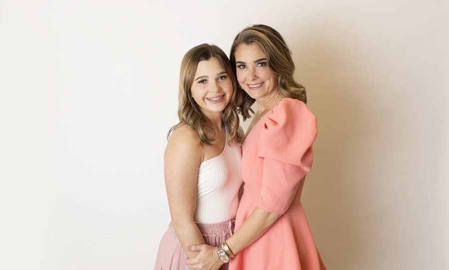 Tomball-based mother-daughter duo launches online boutique Hen Scratch & Co.