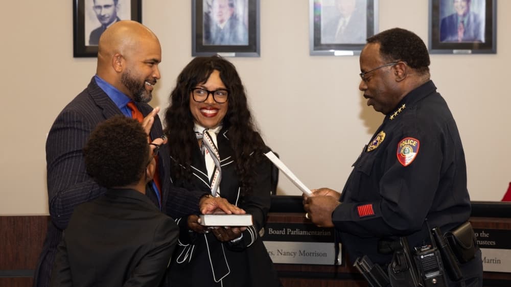 Humble ISD officials swear in new Position 6 trustee