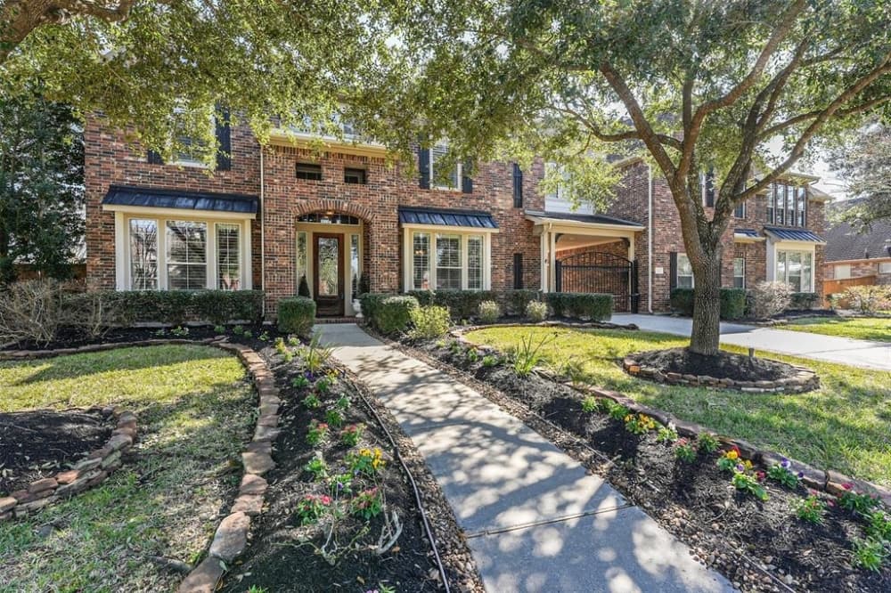 Learn about Hunters Creek Estates, April's featured neighborhood