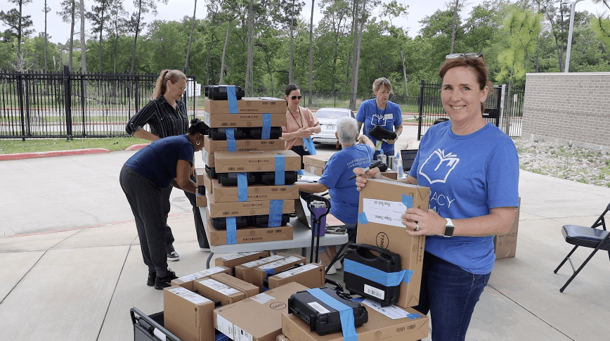Harris County Public Library donates Chromebooks, Wi-Fi hotspots to Cunningham, Braeburn elementary school students